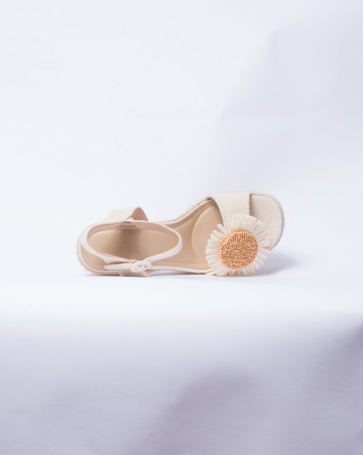 Sandalo in tessuto con decoro floreale - Beige