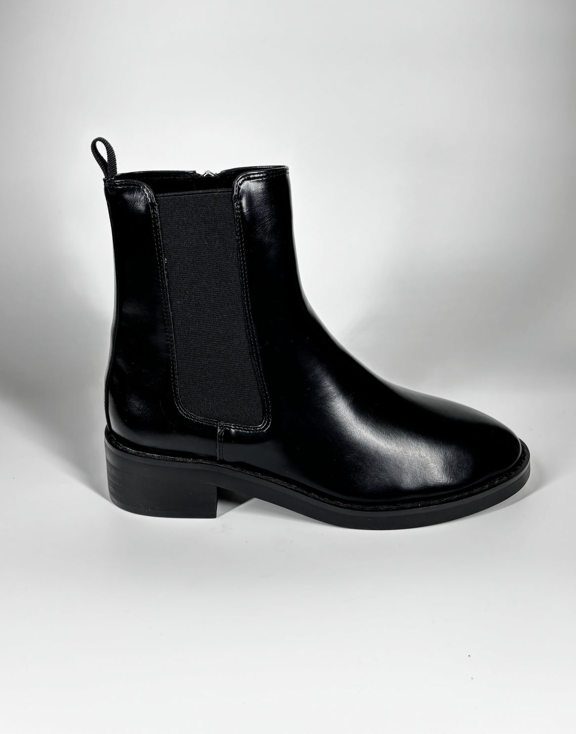 Stivaletto in ecopelle con zip laterale - Nero