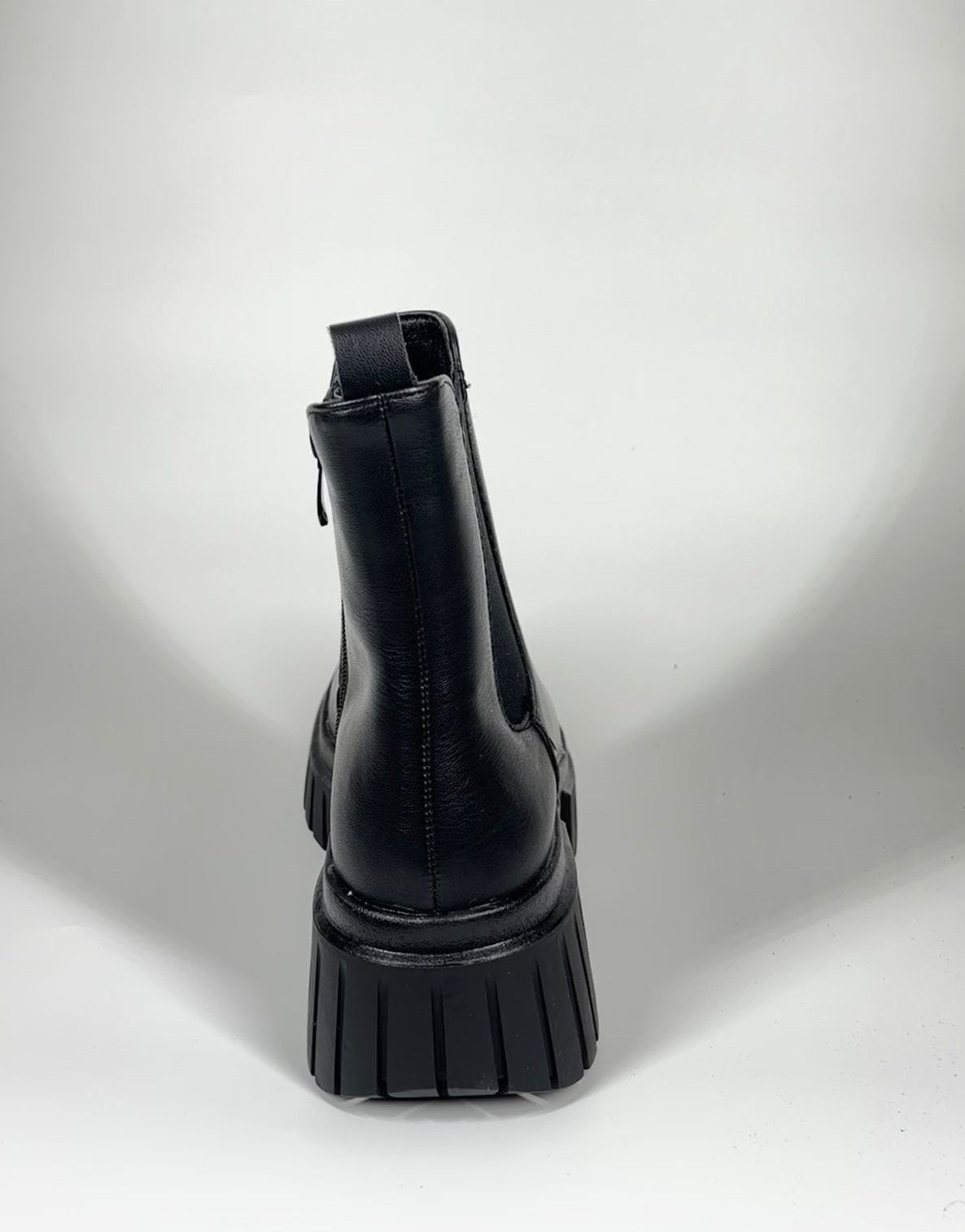 Stivaletto Chelsea  con suola chunky -Nero