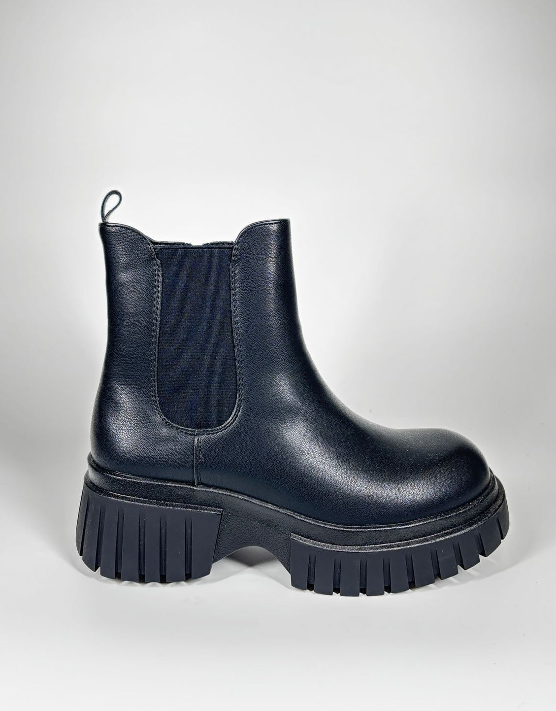 Stivaletto Chelsea  con suola chunky -Nero