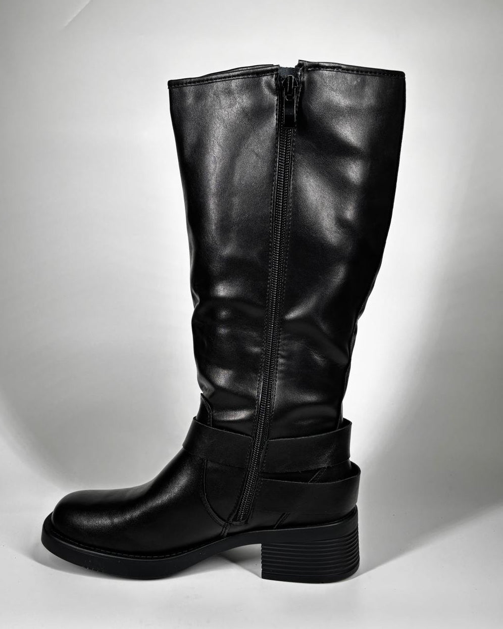 Stivali Biker Alti  con Fibbie Multiple in Similpelle - Nero