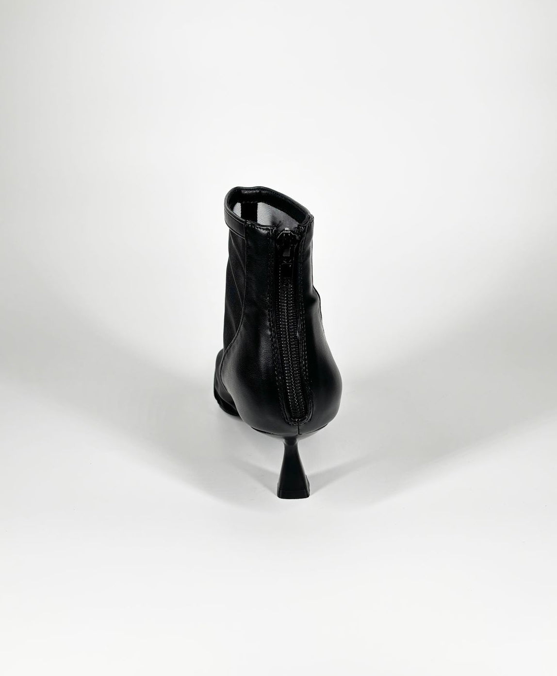 Stivaletto velato con tacco a rocchetto - Nero