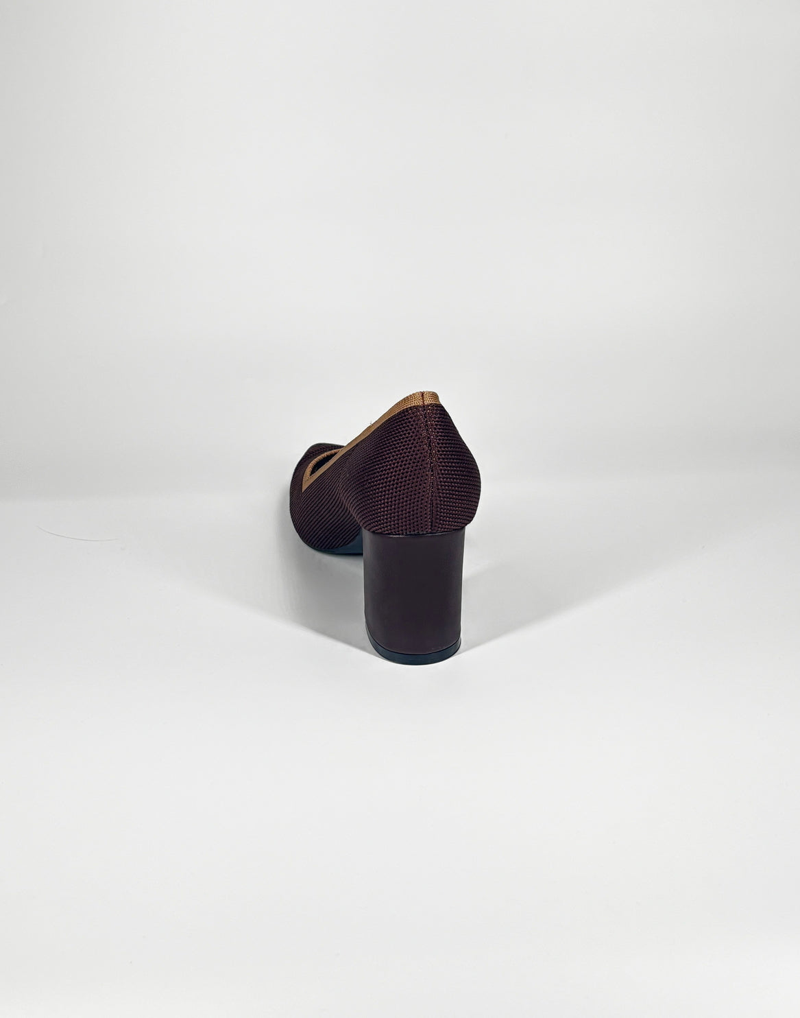 Décolleté a punta con tacco largo - Marrone