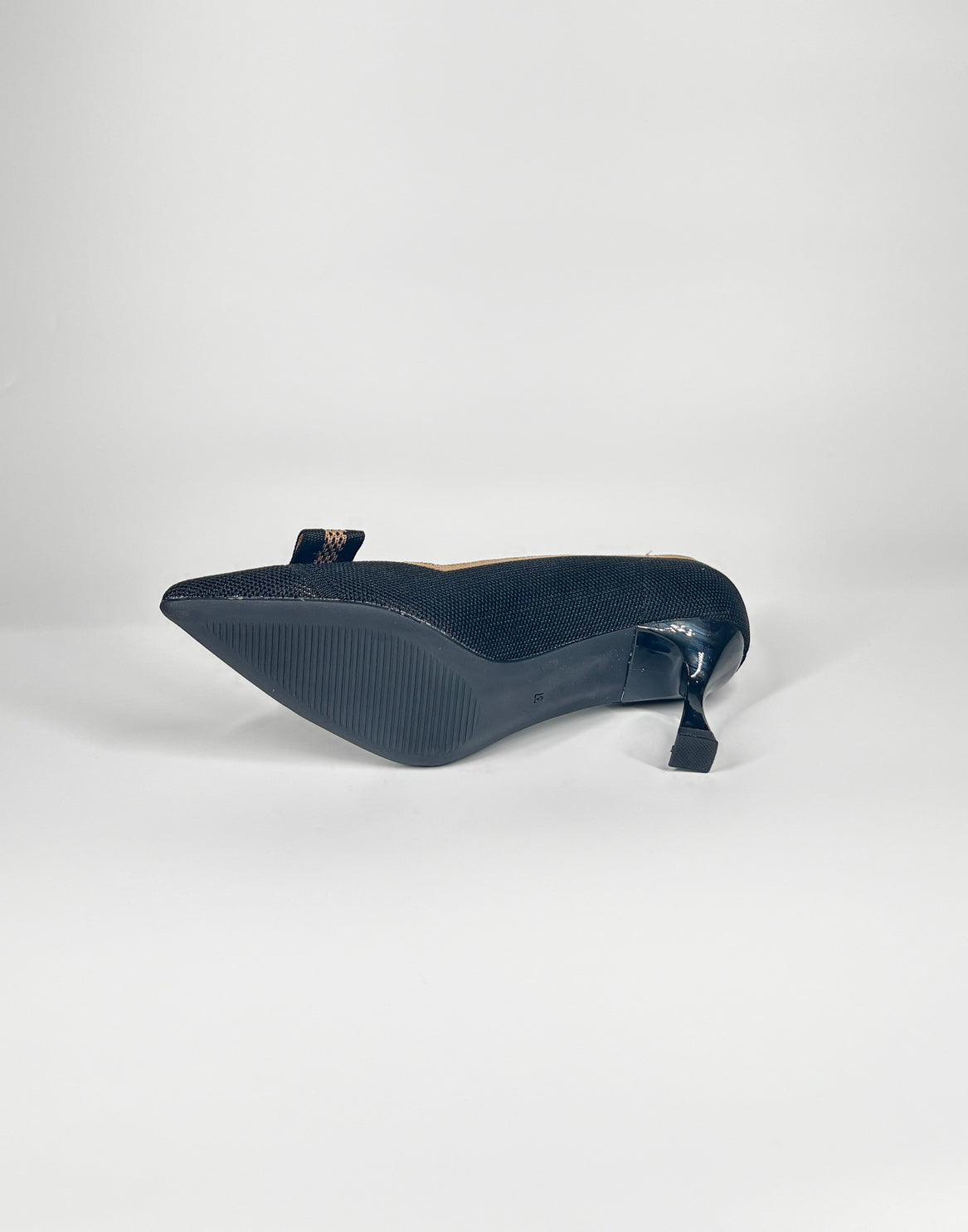 Décolleté in tessuto  con tacco a rocchetto nero