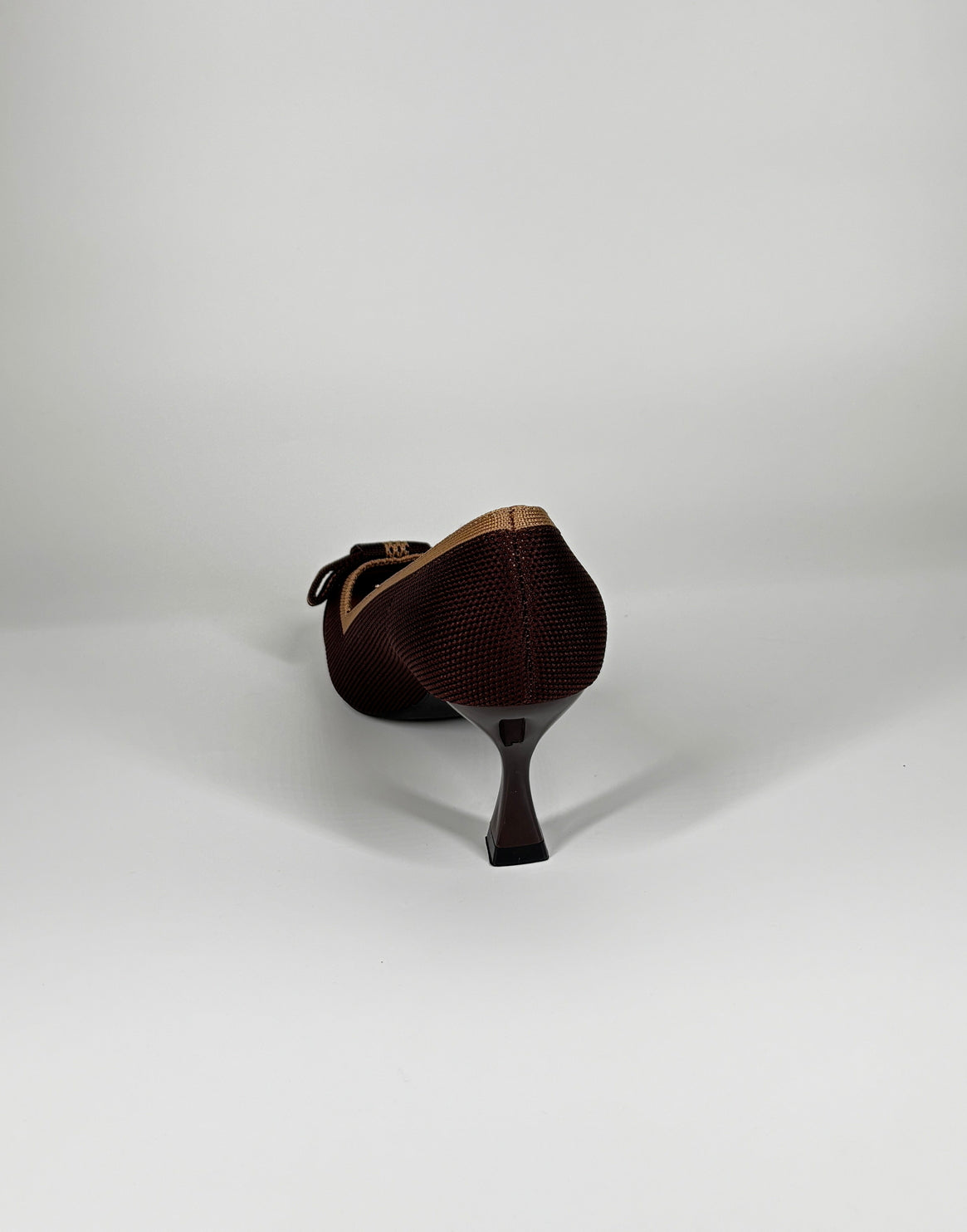 Décolleté in tessuto  con tacco a rocchetto - Marrone