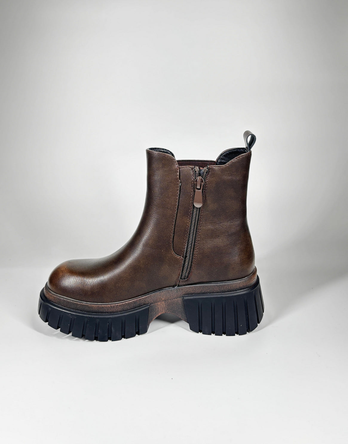 Stivaletto Chelsea  con suola chunky - Marrone