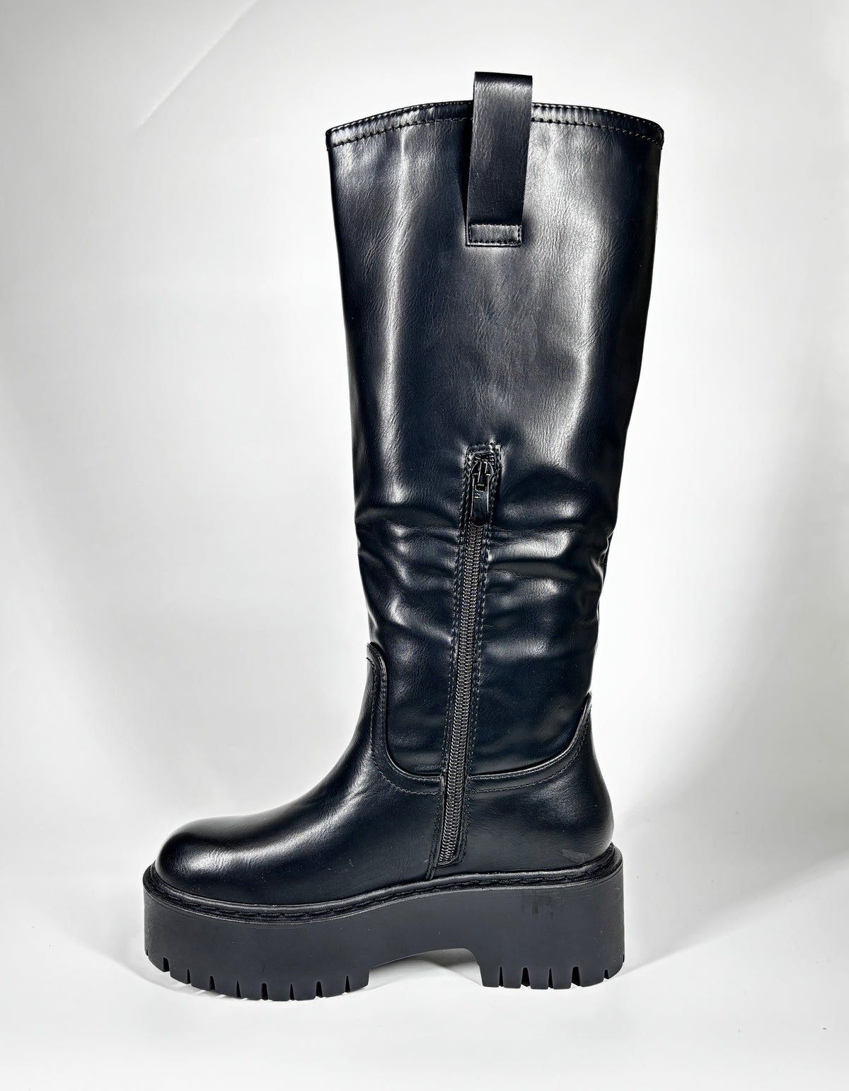 Stivali Alti 'Minimal Chunky' con Platform e Suola Carrarmato - Nero