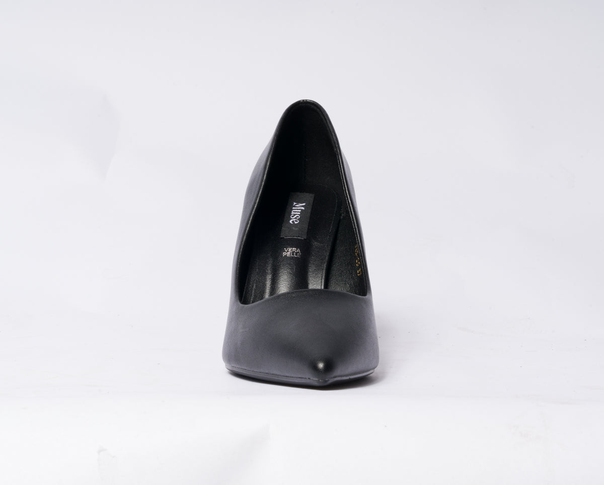 Decolleté a punta in vera pelle con tacco a spillo - Nera