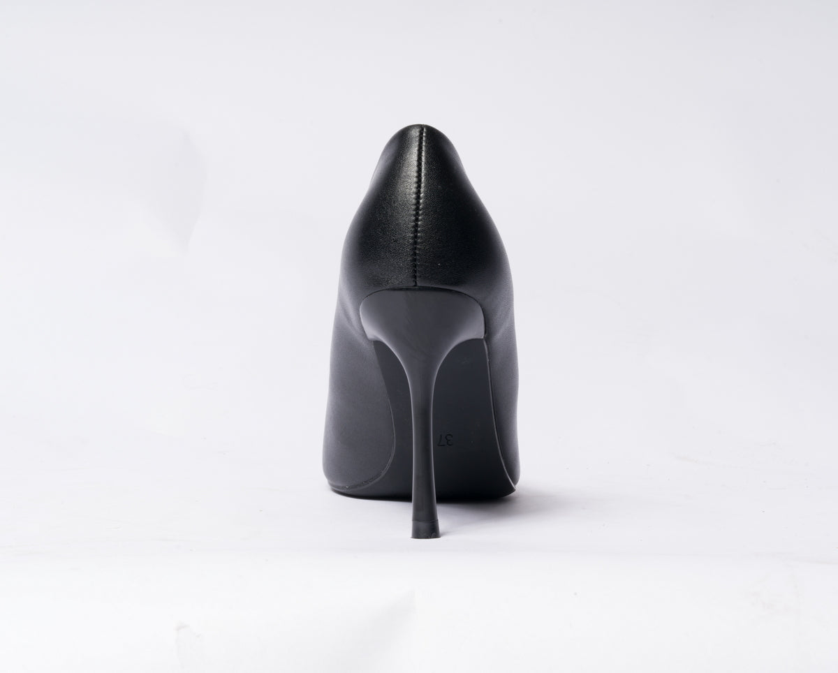 Decolleté a punta in vera pelle con tacco a spillo - Nera