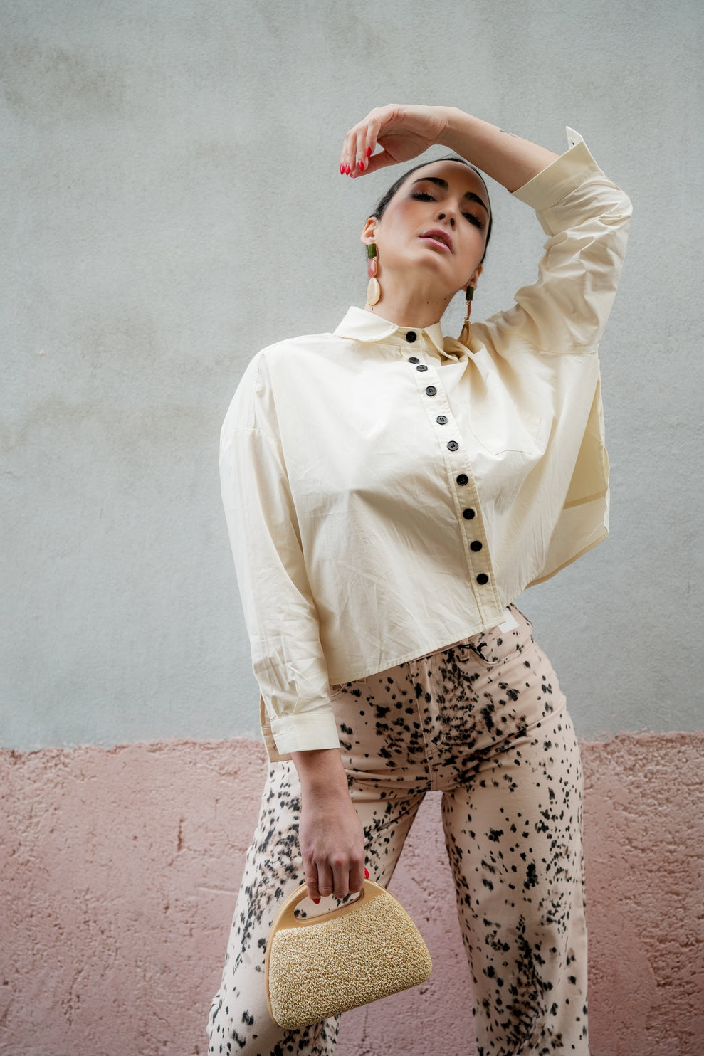 🌟 Abbraccia la tua sicurezza con lo stile distintivo della donna S Store! 🌹