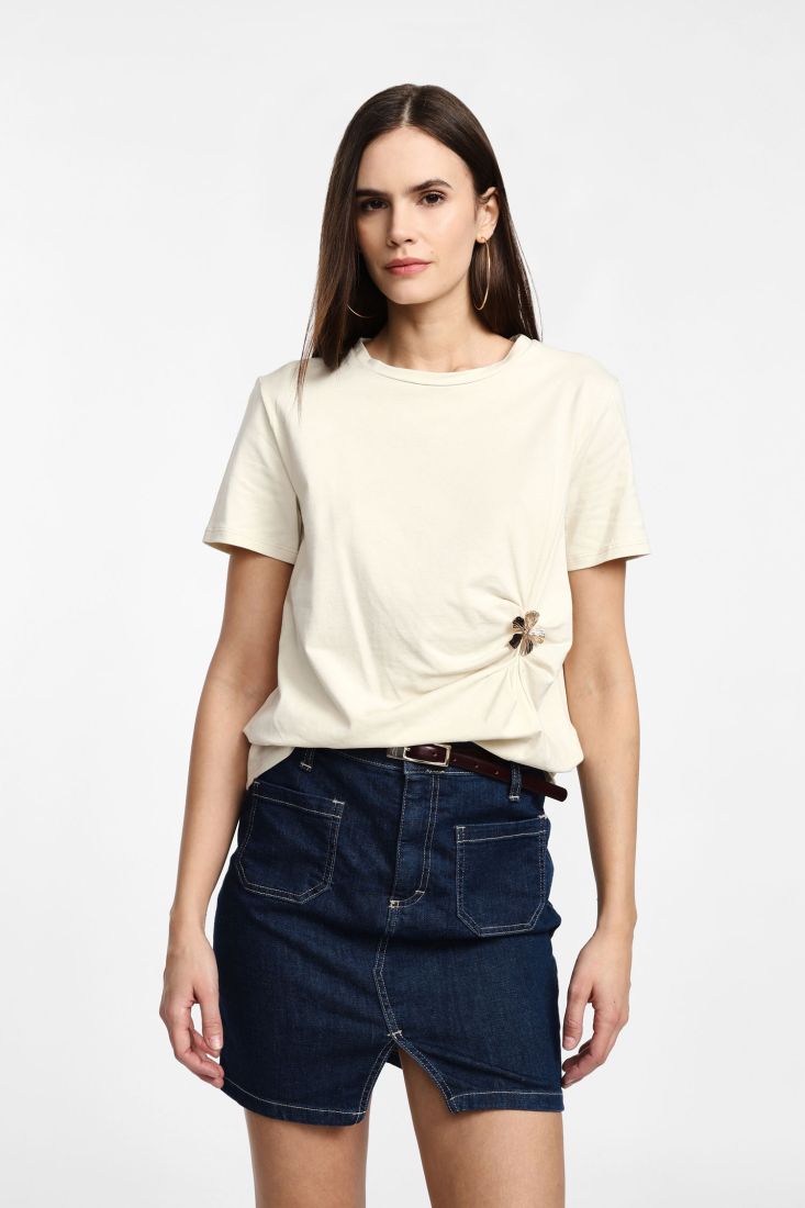 T-shirt con maniche corte e dettaglio - Latte