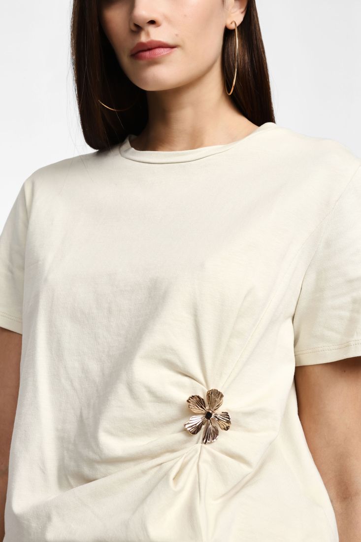 T-shirt con maniche corte e dettaglio - Latte