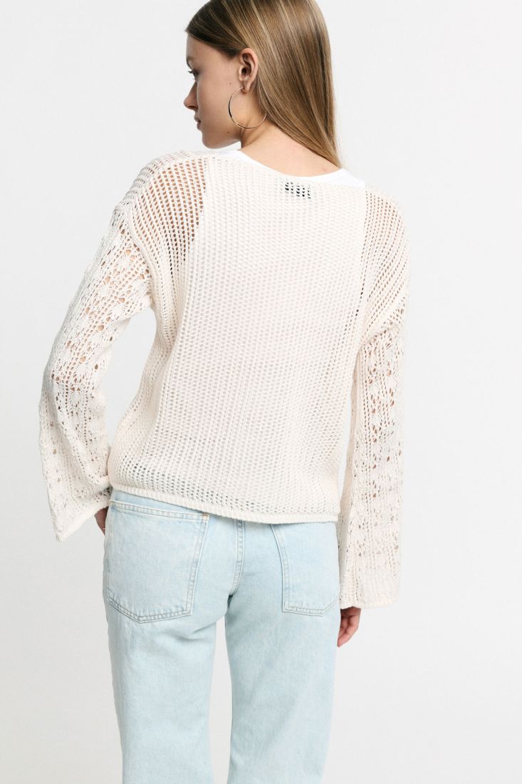 Maglione traforato maniche lunghe svasate girocollo