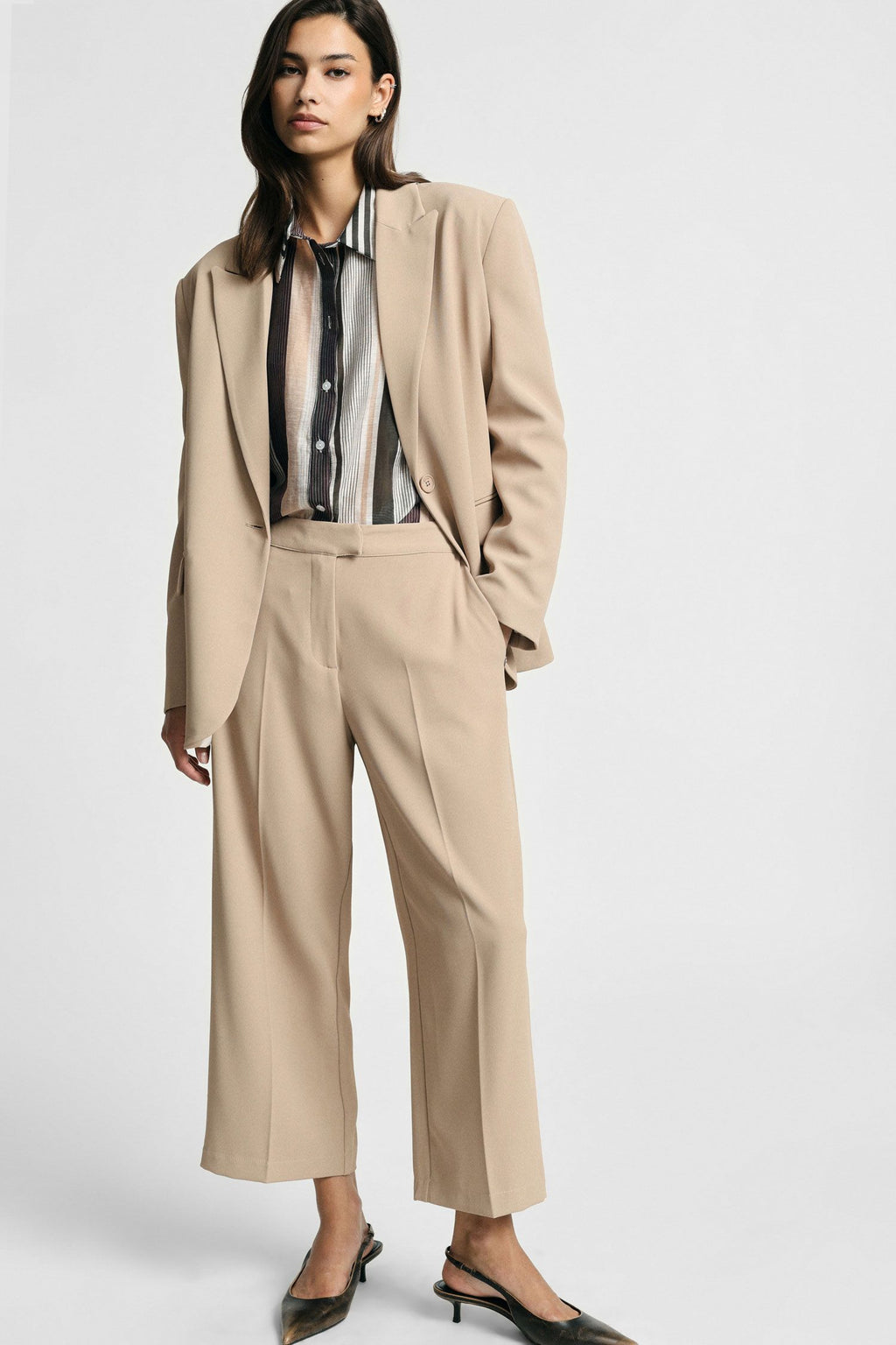 Pantaloni cropped a vita alta con piega centrale Please - Beige