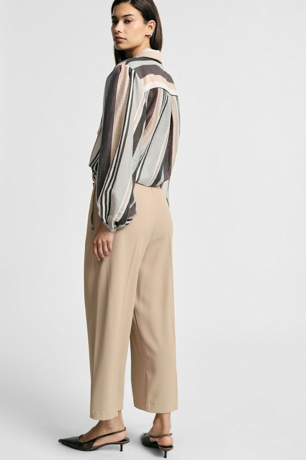 Pantaloni cropped a vita alta con piega centrale Please - Beige