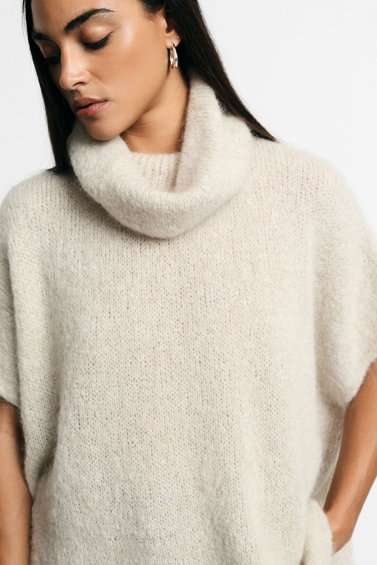 Maglione poncho collo alto silhouette ampia Please - Sabbia