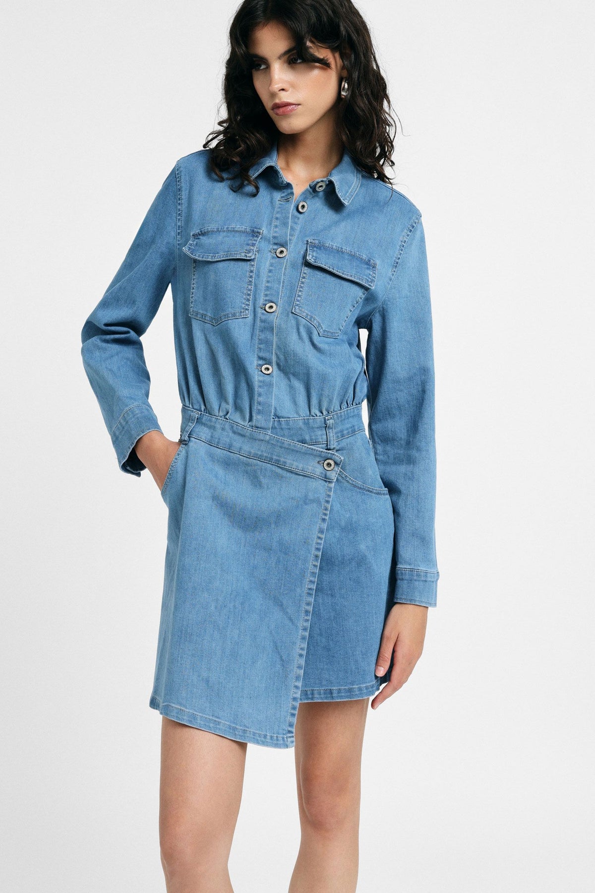 Abito corto con tasche frontali e bottoni Please - Blu Denim