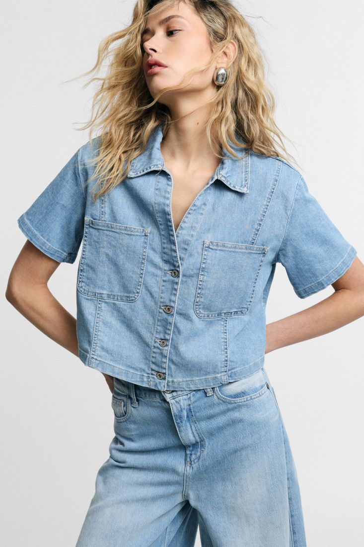 Camicia Please cropped con tasche applicate e maniche corte
