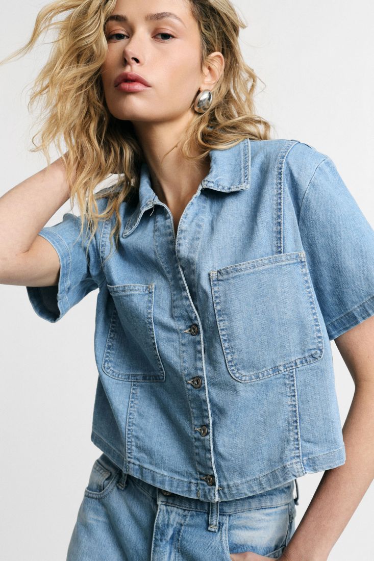Camicia Please cropped con tasche applicate e maniche corte