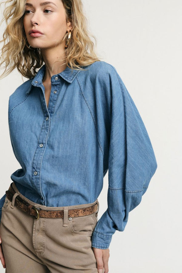 Camicia regular-fit con maniche ampie e bottoni