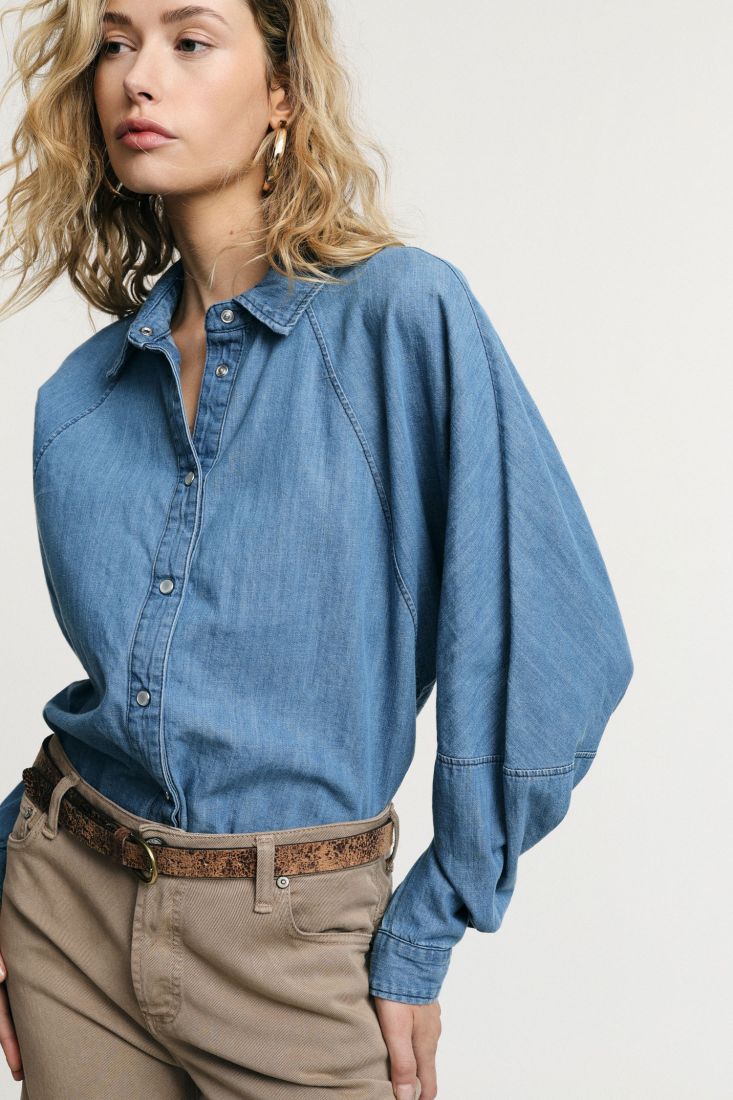 Camicia regular-fit con maniche ampie e bottoni