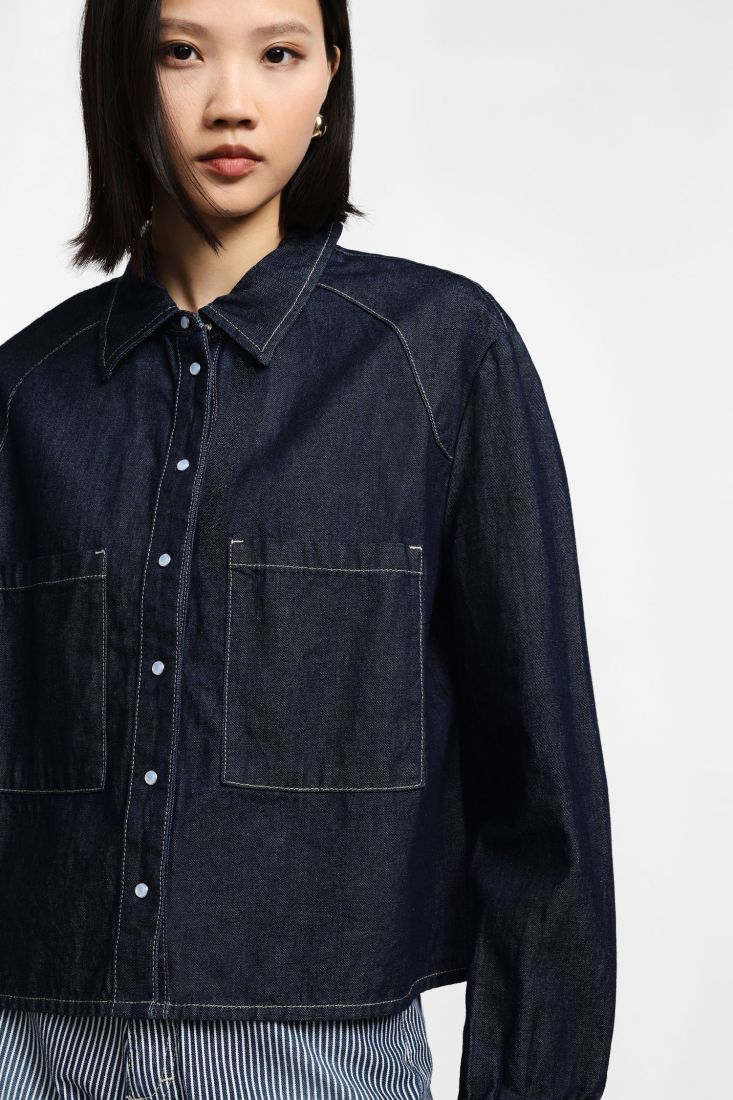Camicia in denim con tasche e bottoni