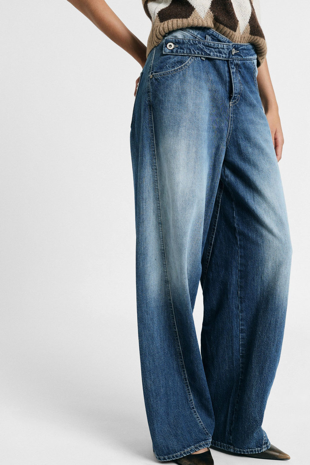 Jeans a gamba ampia con cintura diagonale Please - Blu Denim