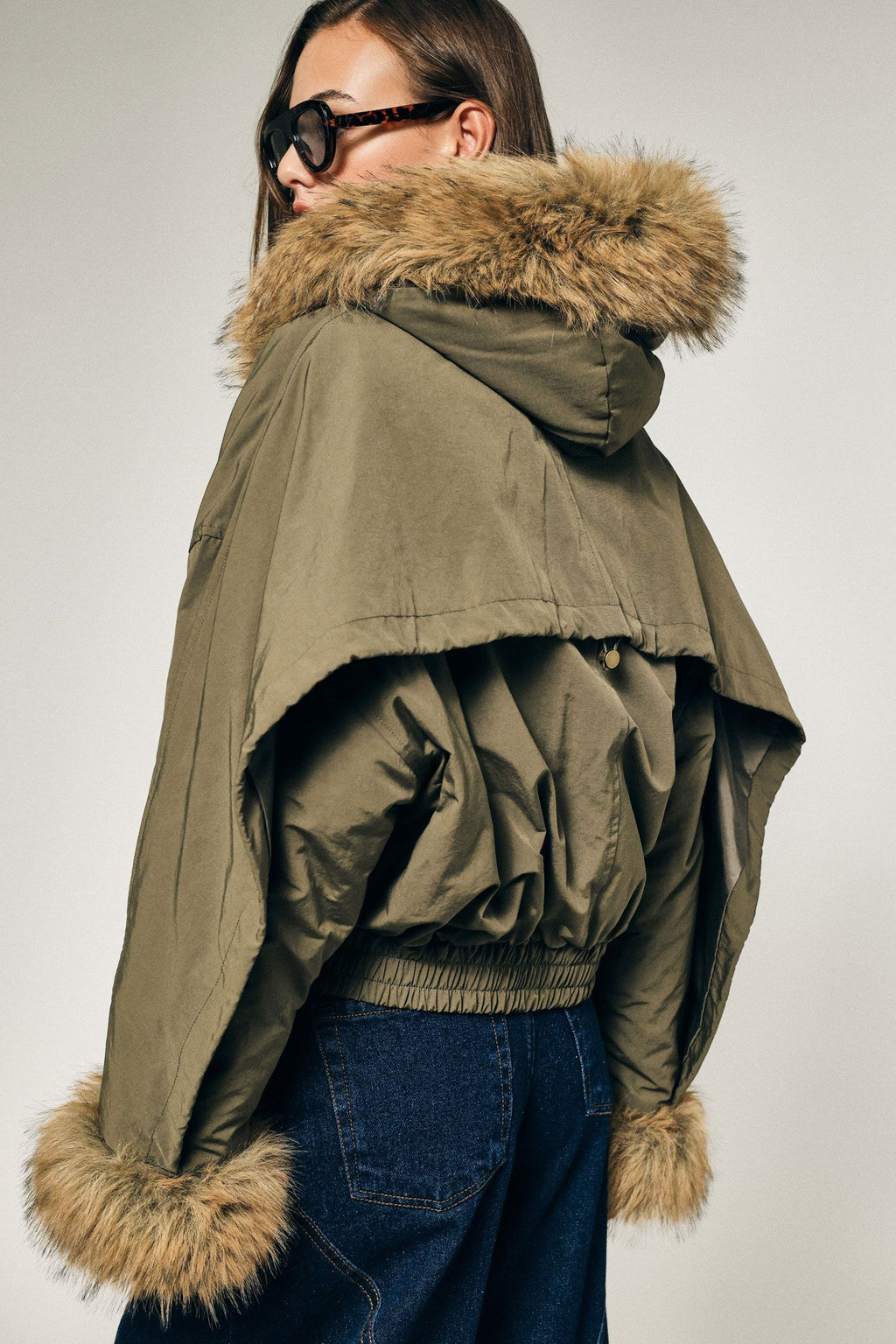 Parka corta con cappuccio e inserti in ecopelliccia Please - Verde