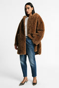 Eco-pelliccia con cappuccio e bottoni frontali Please - Cammello
