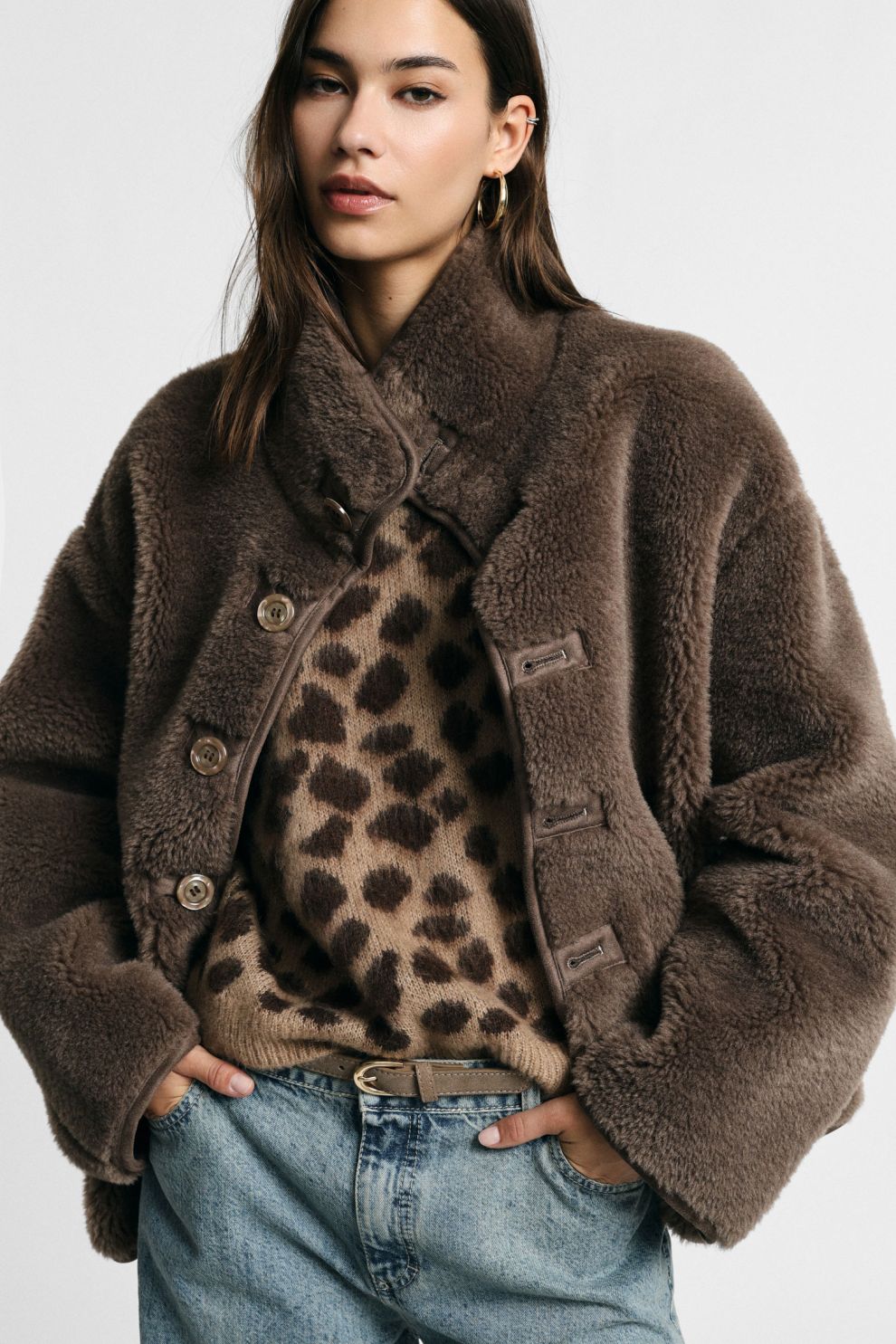 Eco-fur corta con bottoni e tasche laterali Please - Moro
