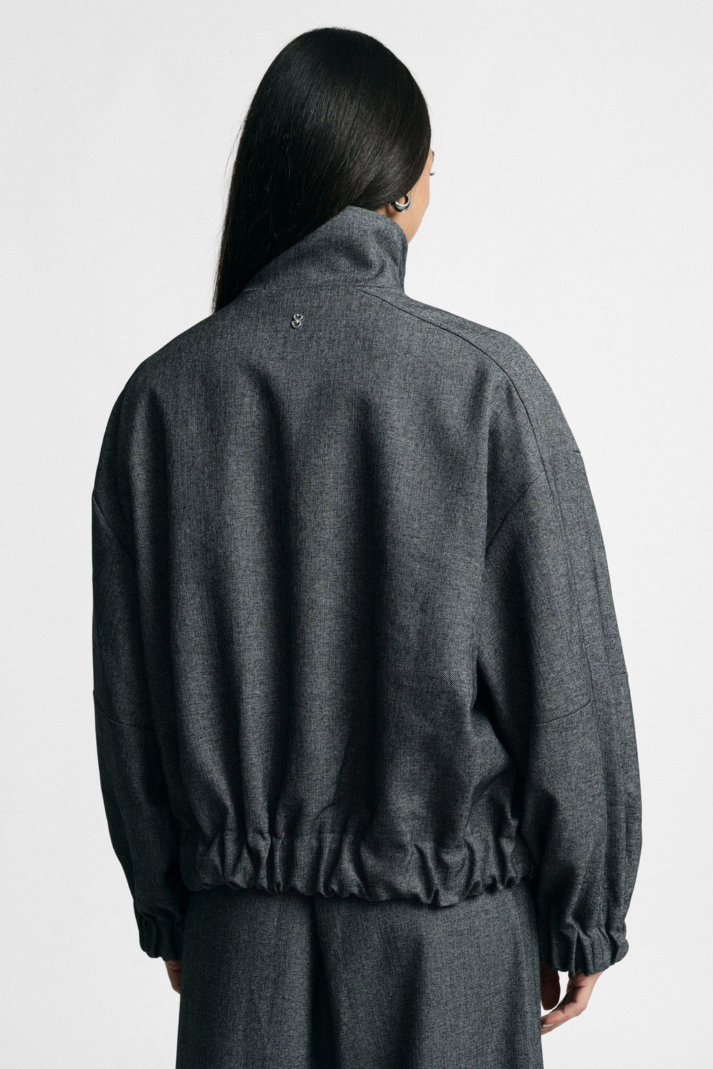 Bomber corta con zip e coulisse sul fondo - Nero