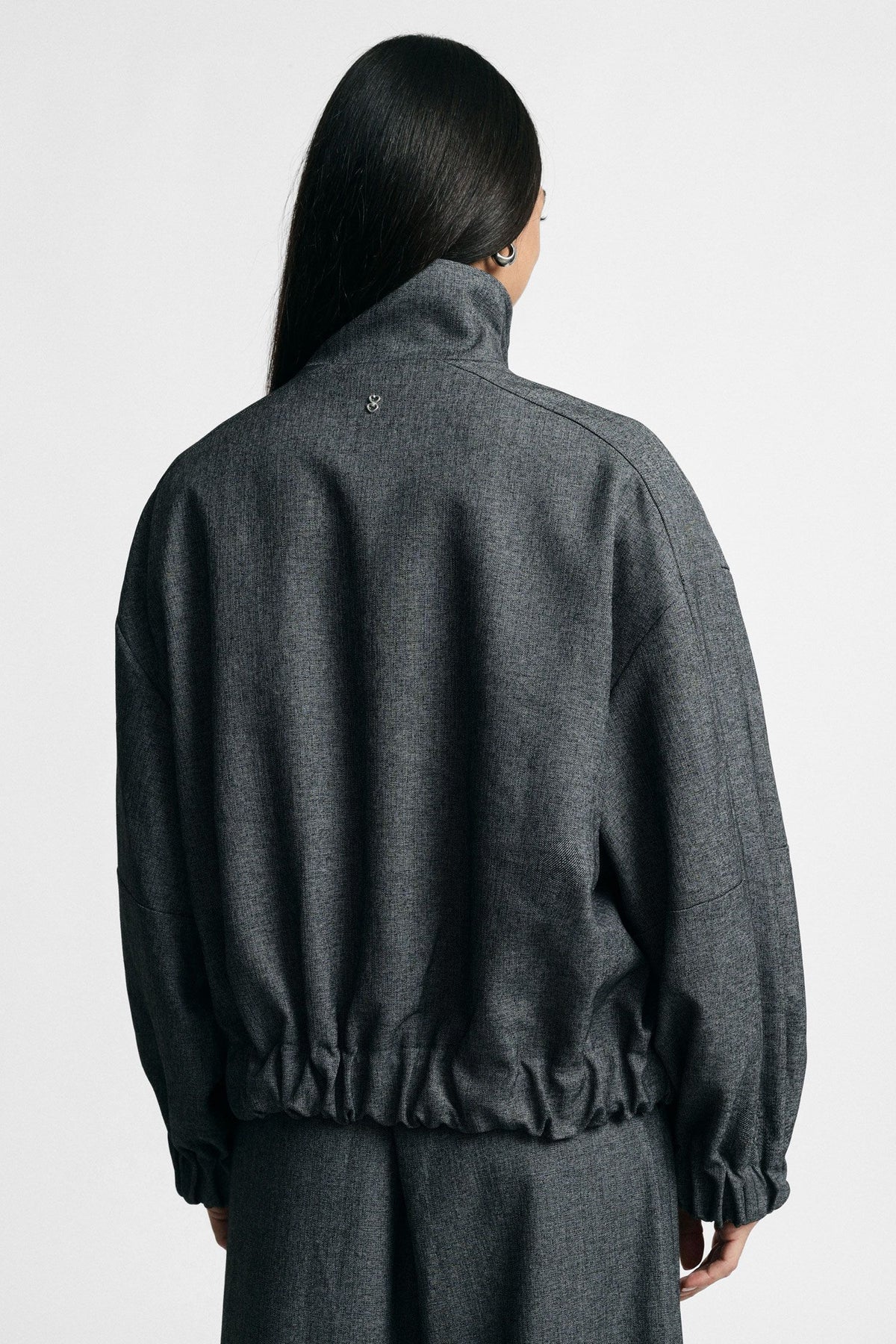 Bomber corta con zip e coulisse sul fondo - Nero