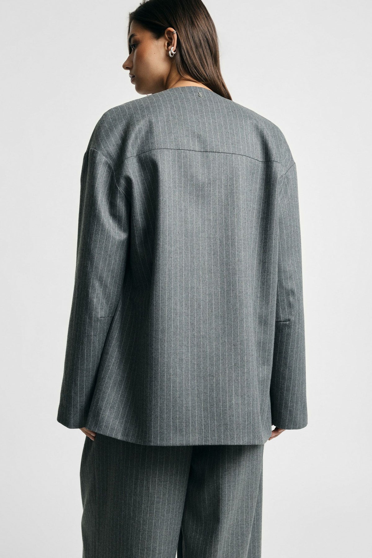 Blazer a righe con chiusura doppiopetto oversize Please - Grigio Melange