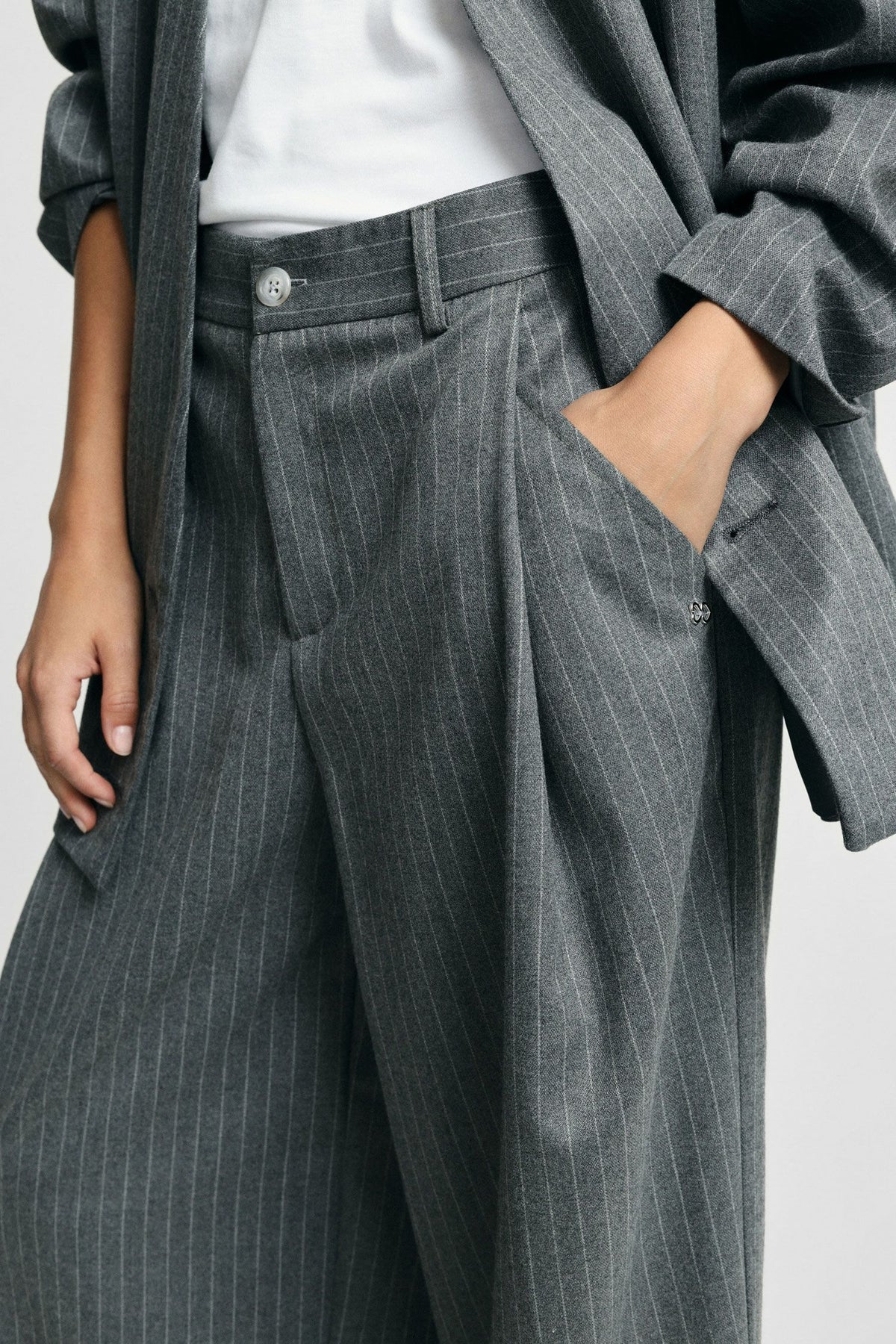 Pantaloni palazzo crop gessati a vita alta Please - Grigio melange