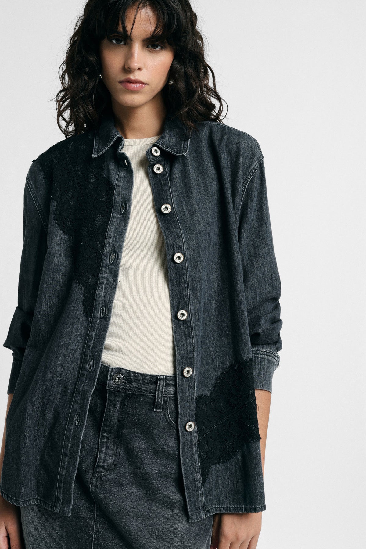 Camicia denim con inserti in pizzo e bottoni Please - Nero Denim