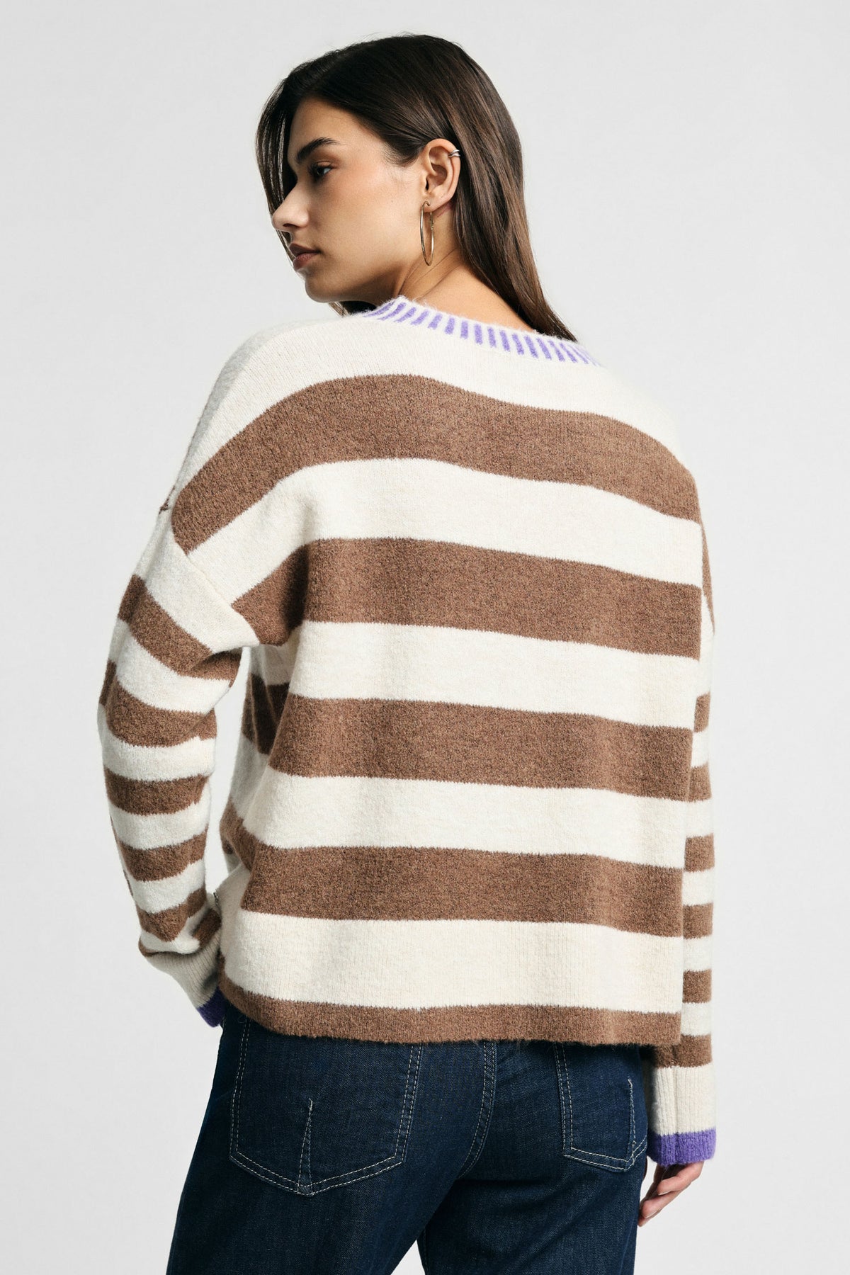 Maglione girocollo a righe con polsini a contrasto Please - Nocciola/Panna