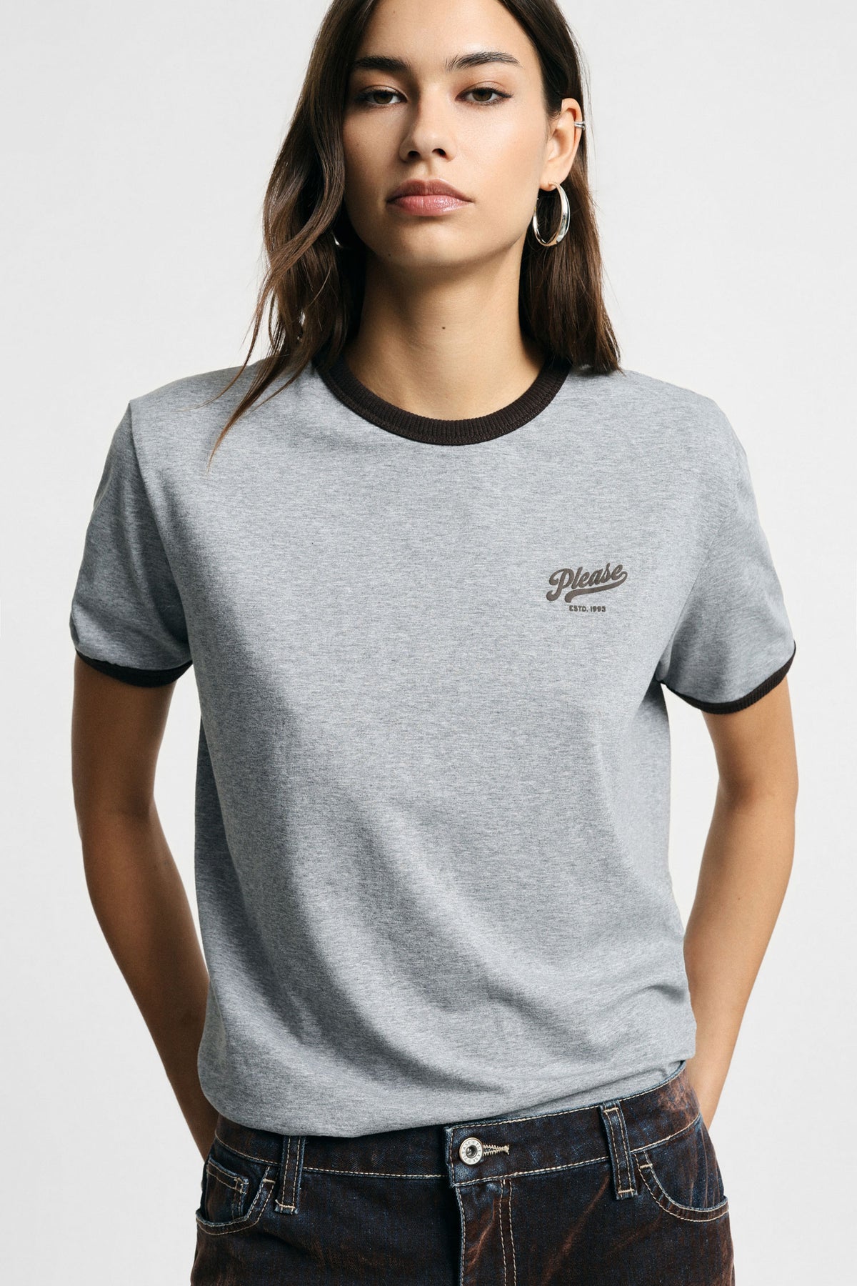 T-shirt girocollo con profili a contrasto Please - Grigio/Moro