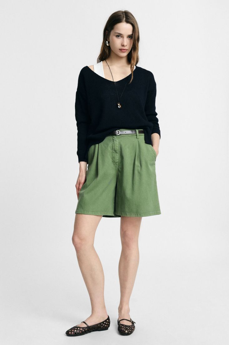 Shorts regular-fit con pinces e cintura