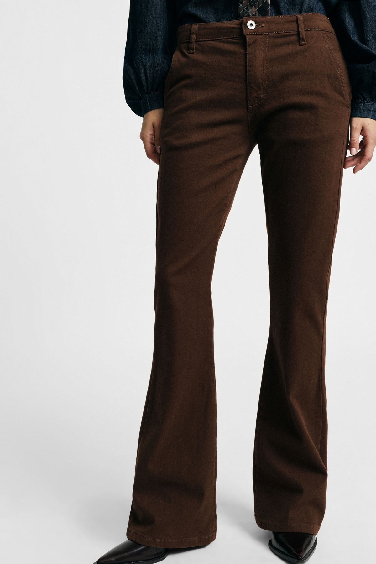 Pantaloni flare fit con fondo svasato e tasche chino Please - Brown