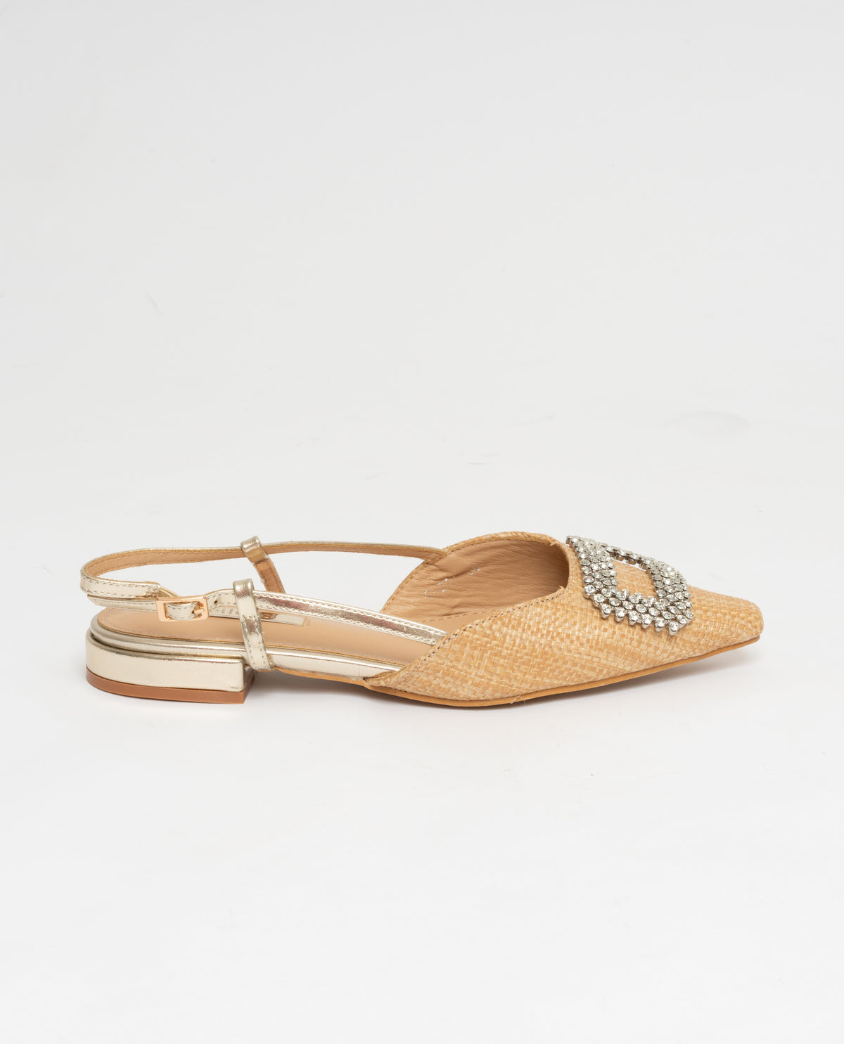 Scarpa bassa slingback in simil paglia con fibbia in strass - oro