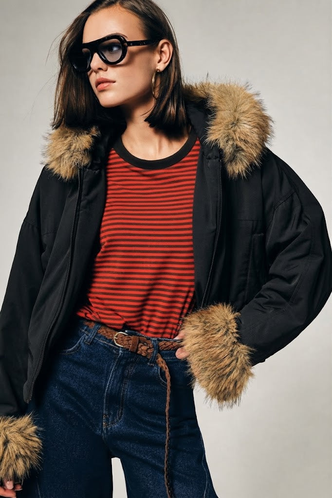 Parka corta con cappuccio e inserti in ecopelliccia Please - Nero