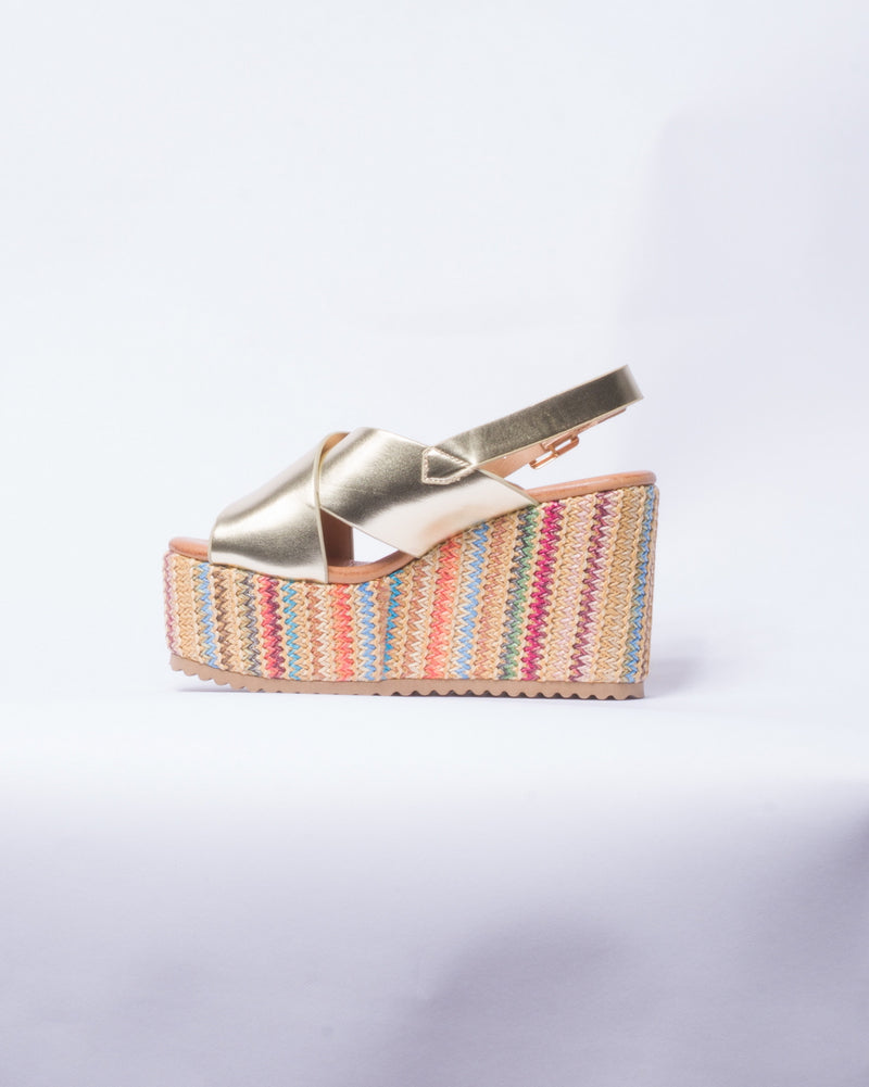 Sandalo con zeppa lavorata multicolor - Oro
