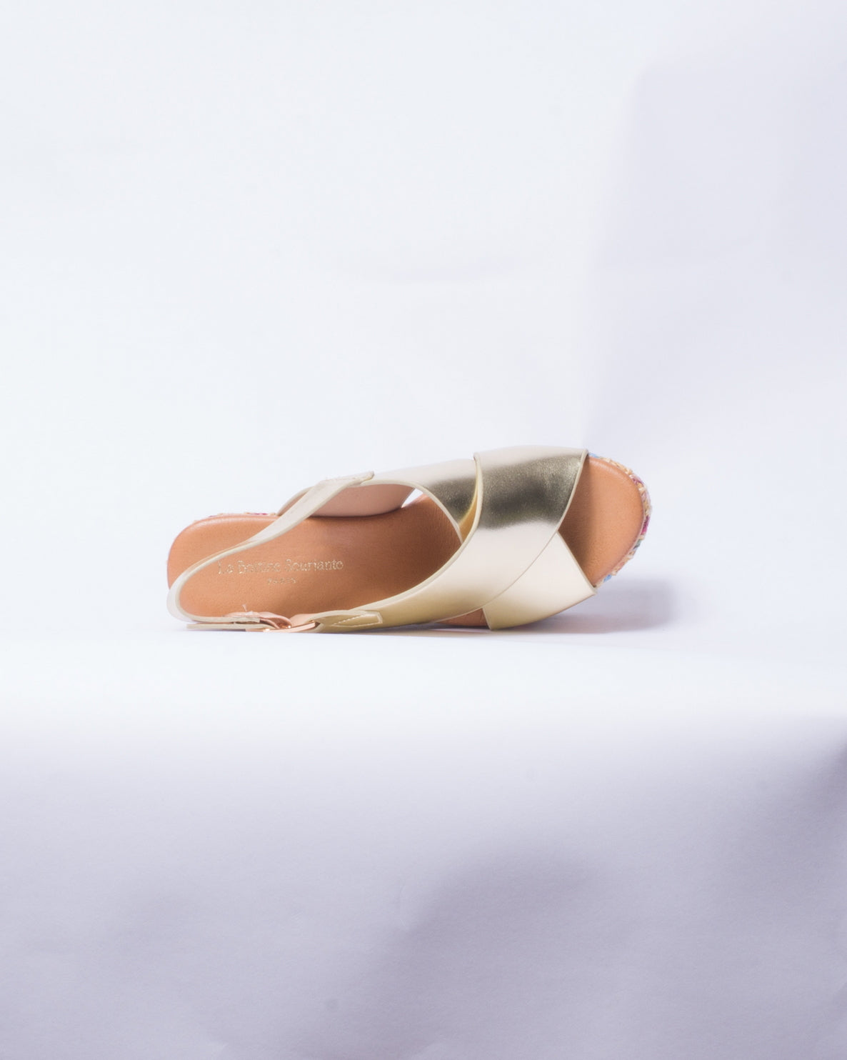 Sandalo con zeppa lavorata multicolor - Oro