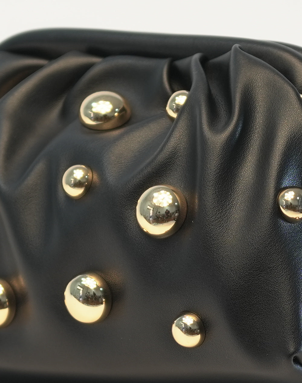 Clutch con Borchie Dorate - Nera