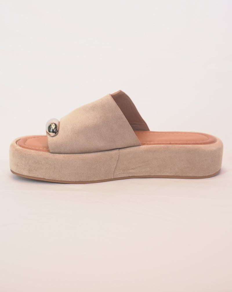 Sandalo Donna con Platform in Scamosciato Beige e Dettaglio Metallico