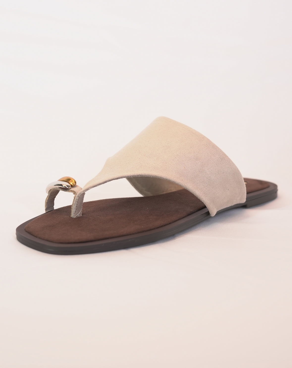 Sandalo Infradito Scamosciato con Dettaglio Metallico - Beige
