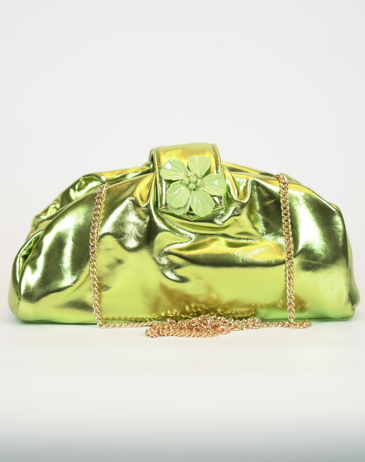 Clutch in ecopelle metallizzata con fiore decorativo - Verde