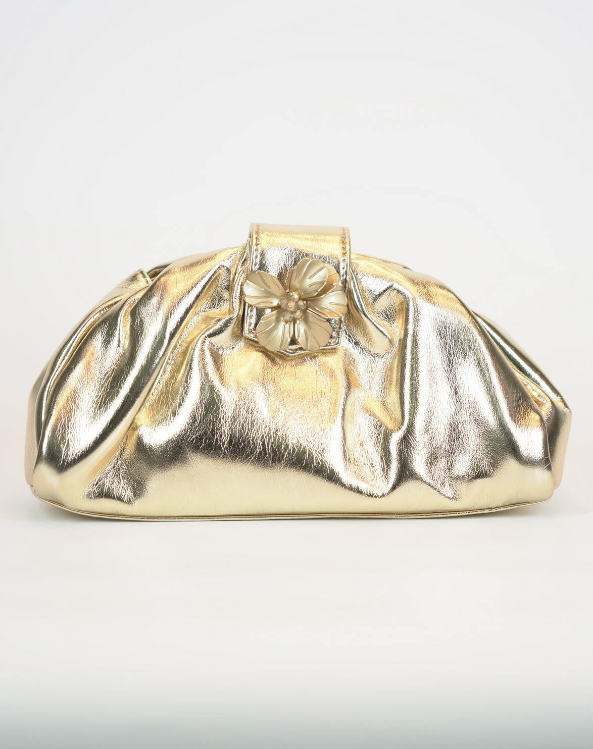 Clutch in ecopelle metallizzata con fiore decorativo - Oro