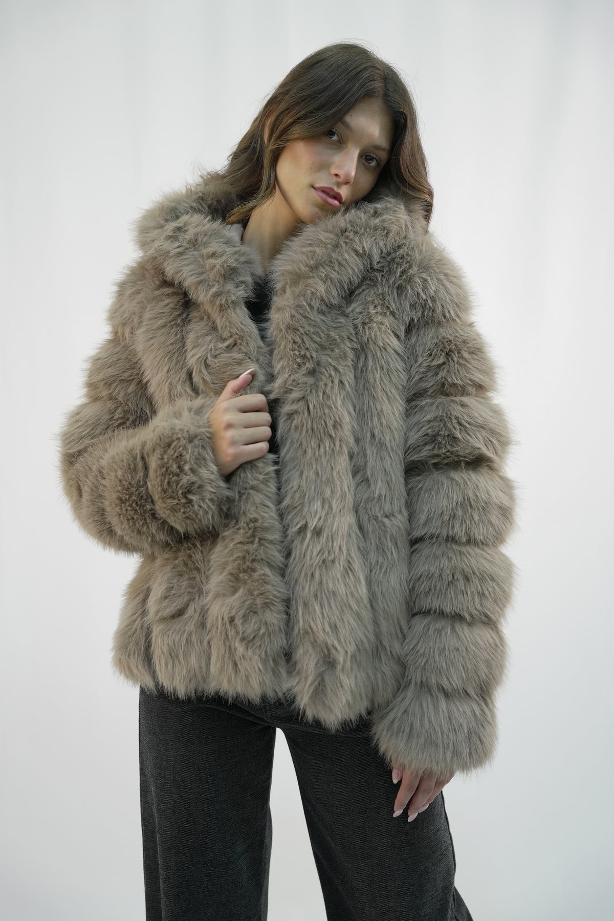 Giacca in Ecopelliccia Soft Warm con Cappuccio Giò Cellini – Tortora