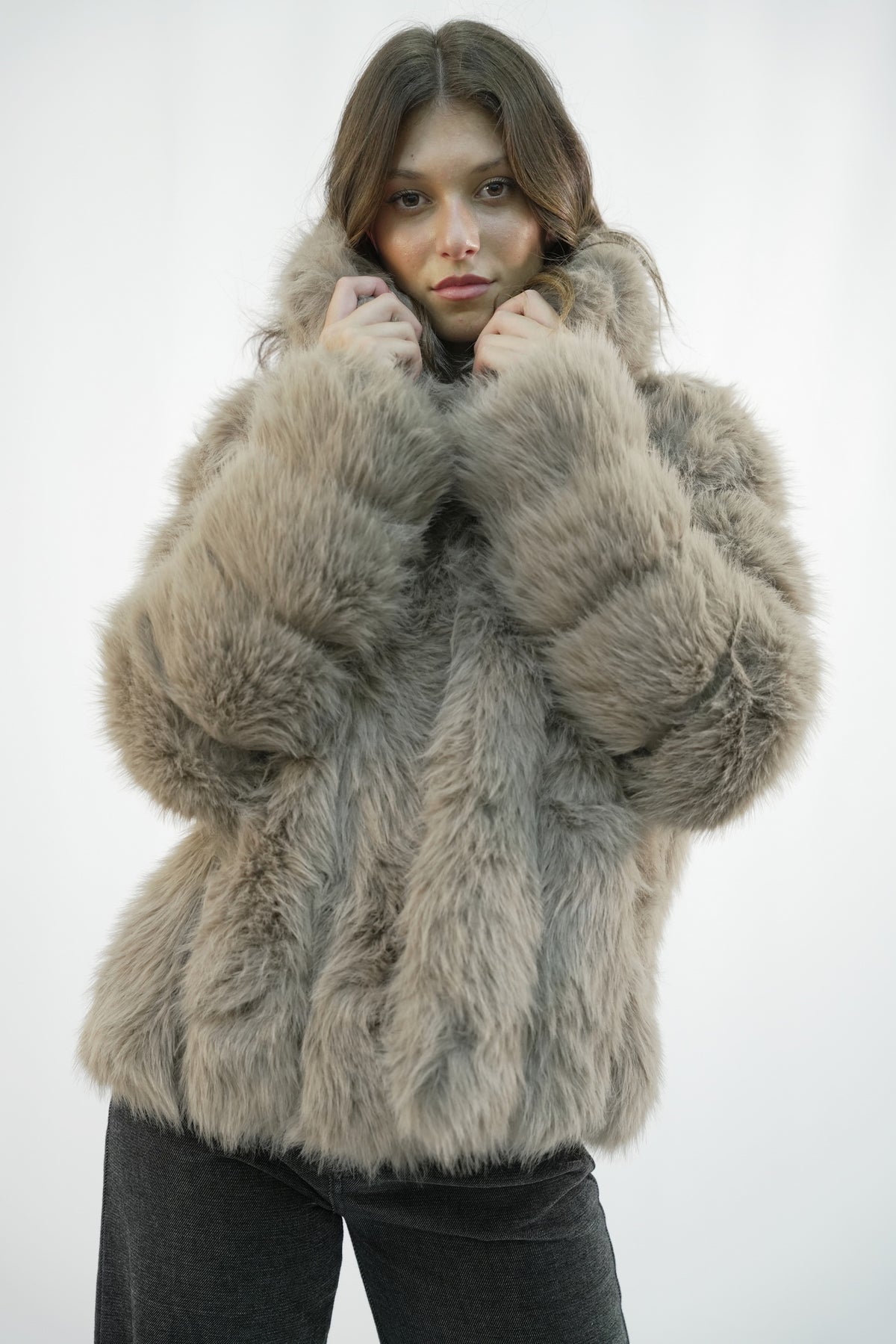 Giacca in Ecopelliccia Soft Warm con Cappuccio Giò Cellini – Tortora